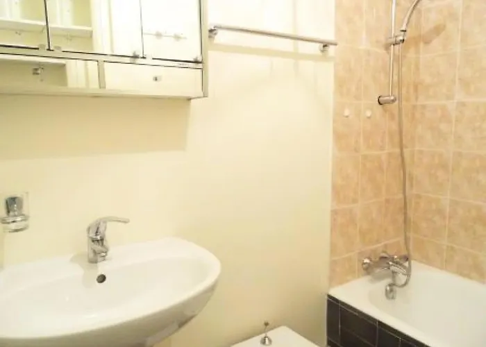 Montcalm C - Douillet Dans Avec Piscine Et Tennis ! Mae-6844